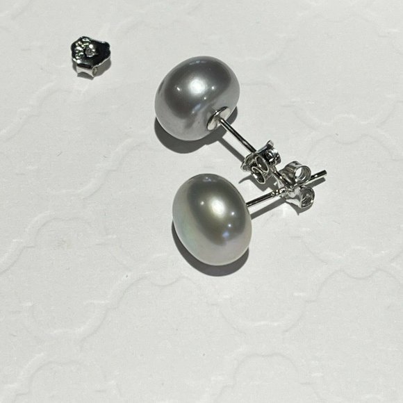 NEW 925 Sterling Silver Real 9 mm  Gray Cultured Freshwater Pearl Stud Earrings - Picture 3 of 11